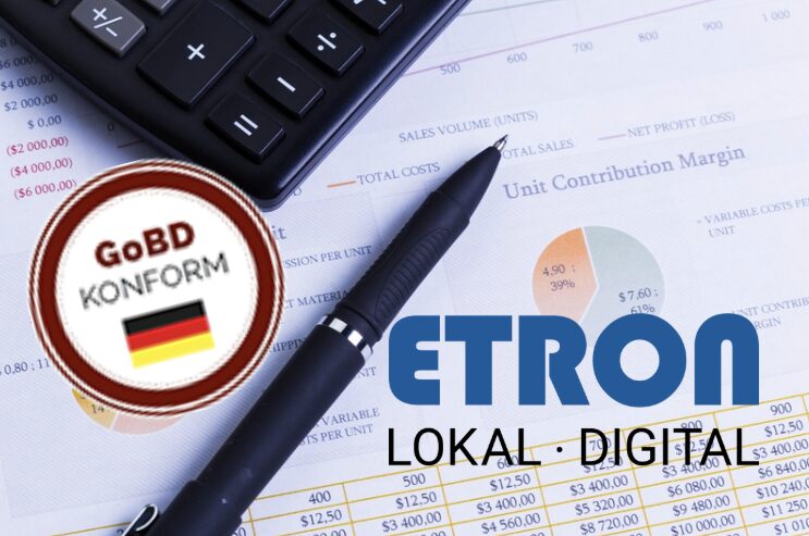 Ein roter GoBD stempel, eine offene Buchhaltungsmappe mit einem Stift und das ETRON Logo